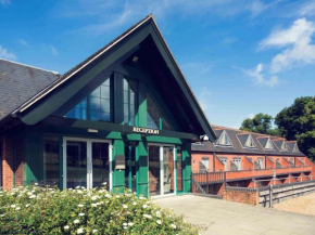 Отель Mercure Warwickshire Walton Hall Hotel & Spa  Варвик